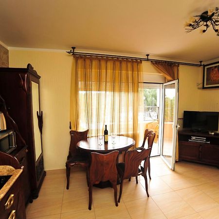 Villa Dolphin Apartments Petrovac Стая снимка