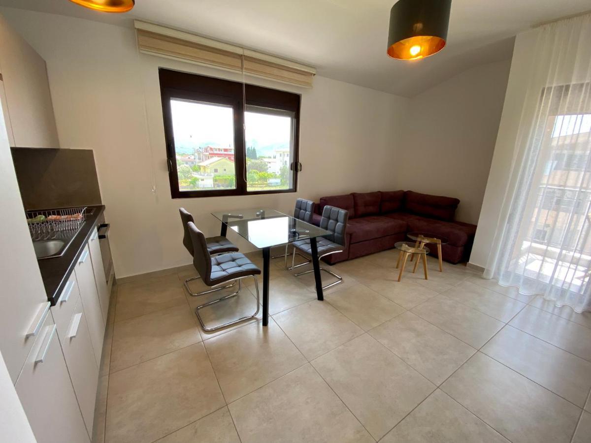 Villa Dolphin Apartments Petrovac Екстериор снимка