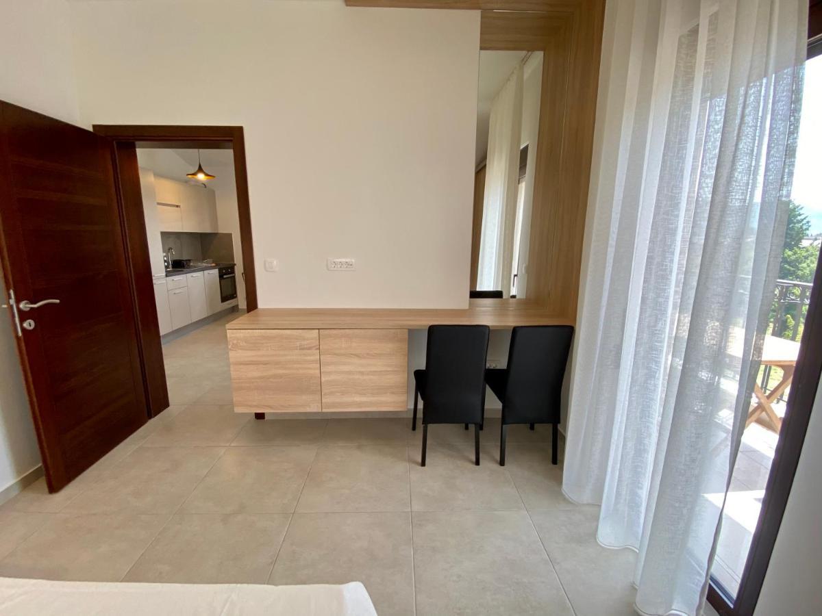 Villa Dolphin Apartments Petrovac Екстериор снимка