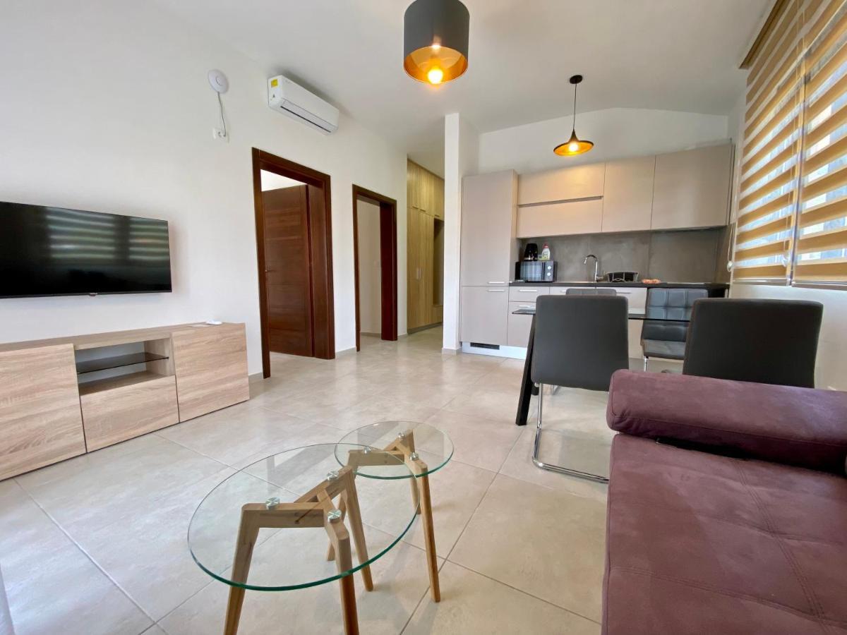 Villa Dolphin Apartments Petrovac Екстериор снимка