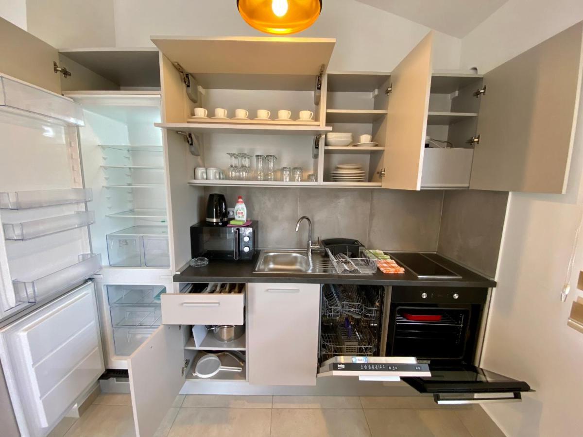 Villa Dolphin Apartments Petrovac Екстериор снимка