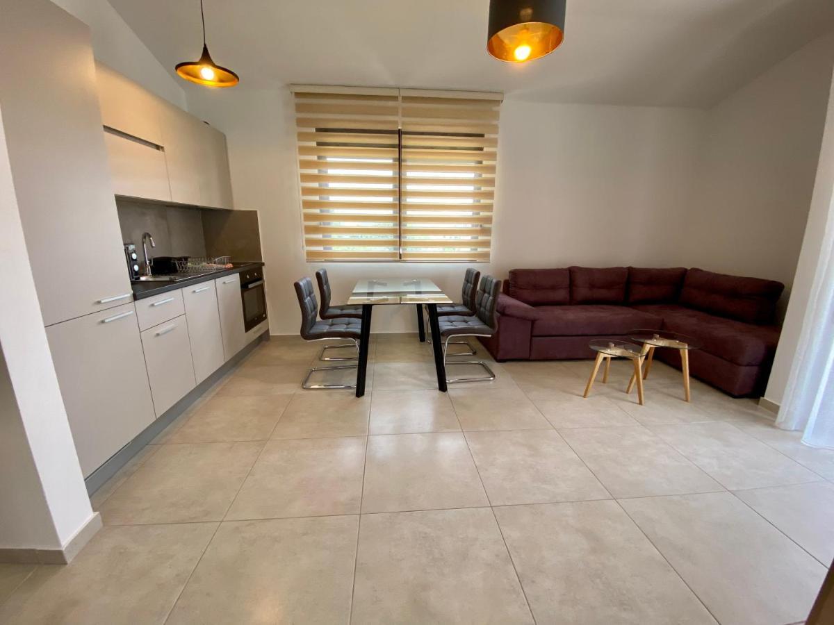 Villa Dolphin Apartments Petrovac Екстериор снимка