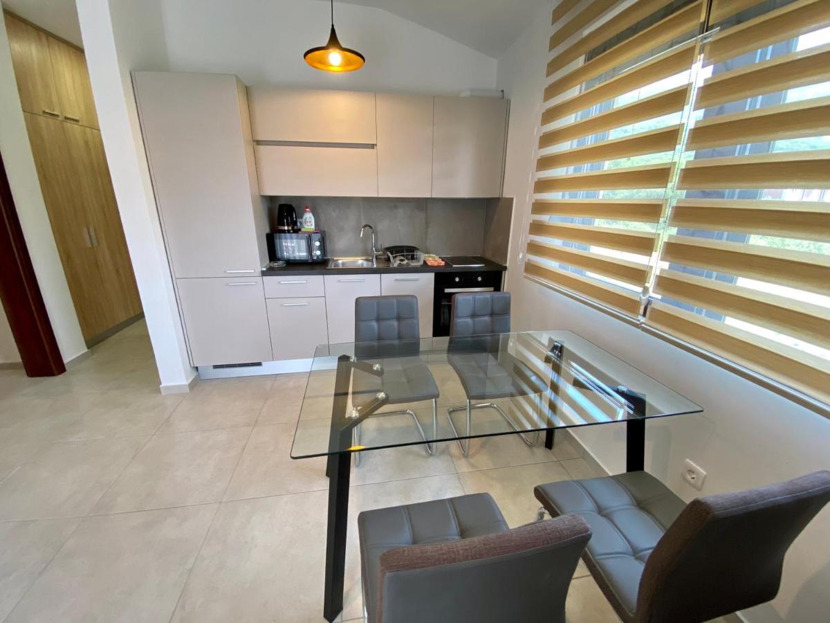 Villa Dolphin Apartments Petrovac Екстериор снимка