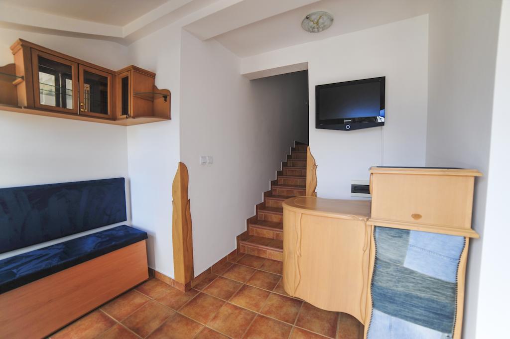Villa Dolphin Apartments Petrovac Екстериор снимка