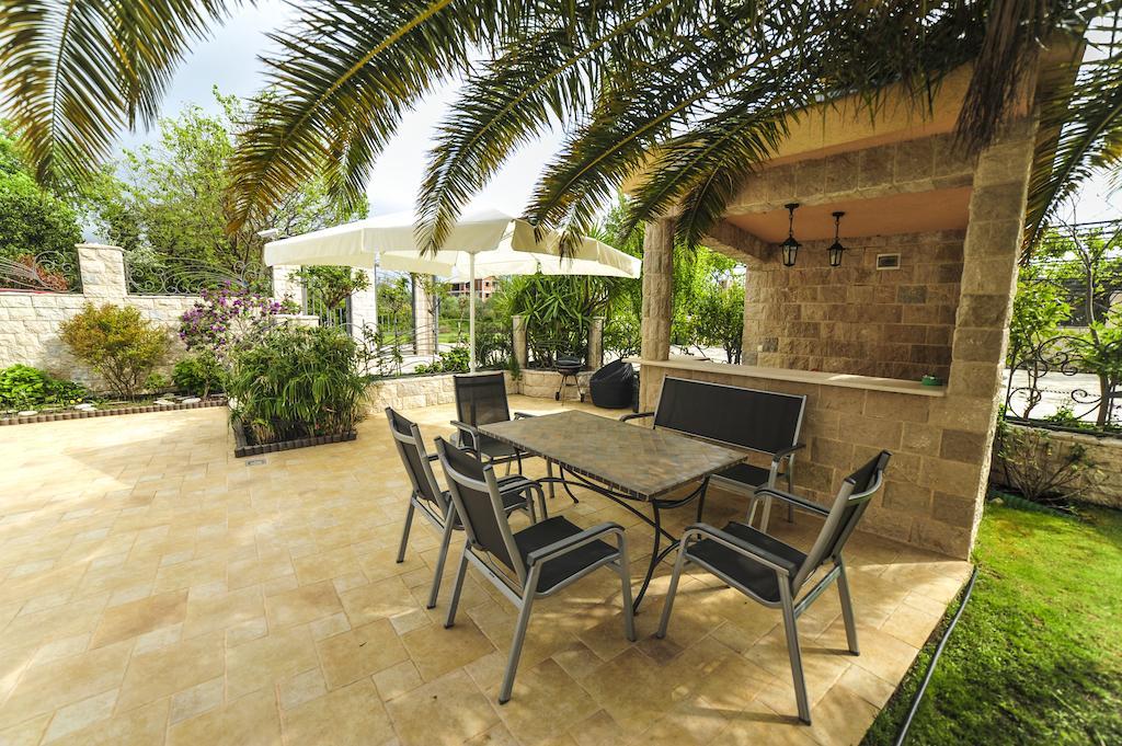 Villa Dolphin Apartments Petrovac Екстериор снимка