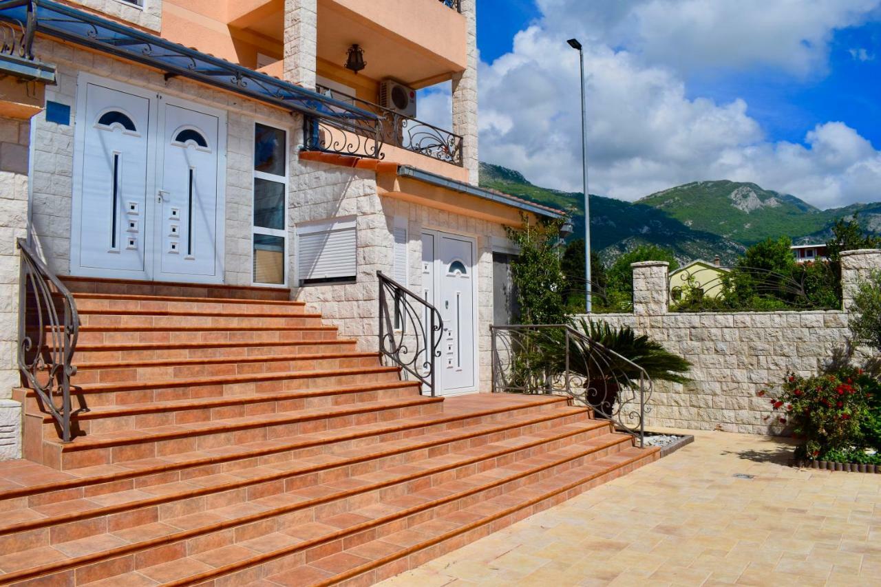 Villa Dolphin Apartments Petrovac Екстериор снимка