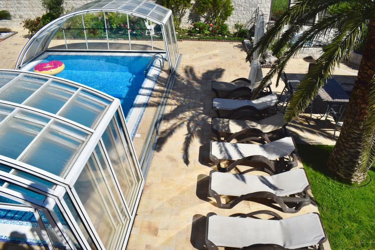 Villa Dolphin Apartments Petrovac Екстериор снимка