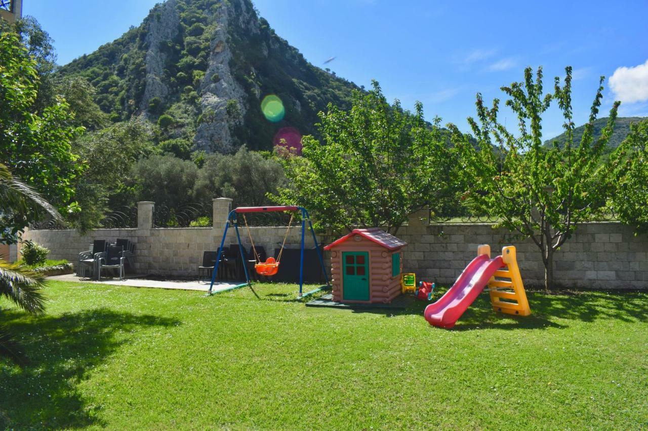 Villa Dolphin Apartments Petrovac Екстериор снимка