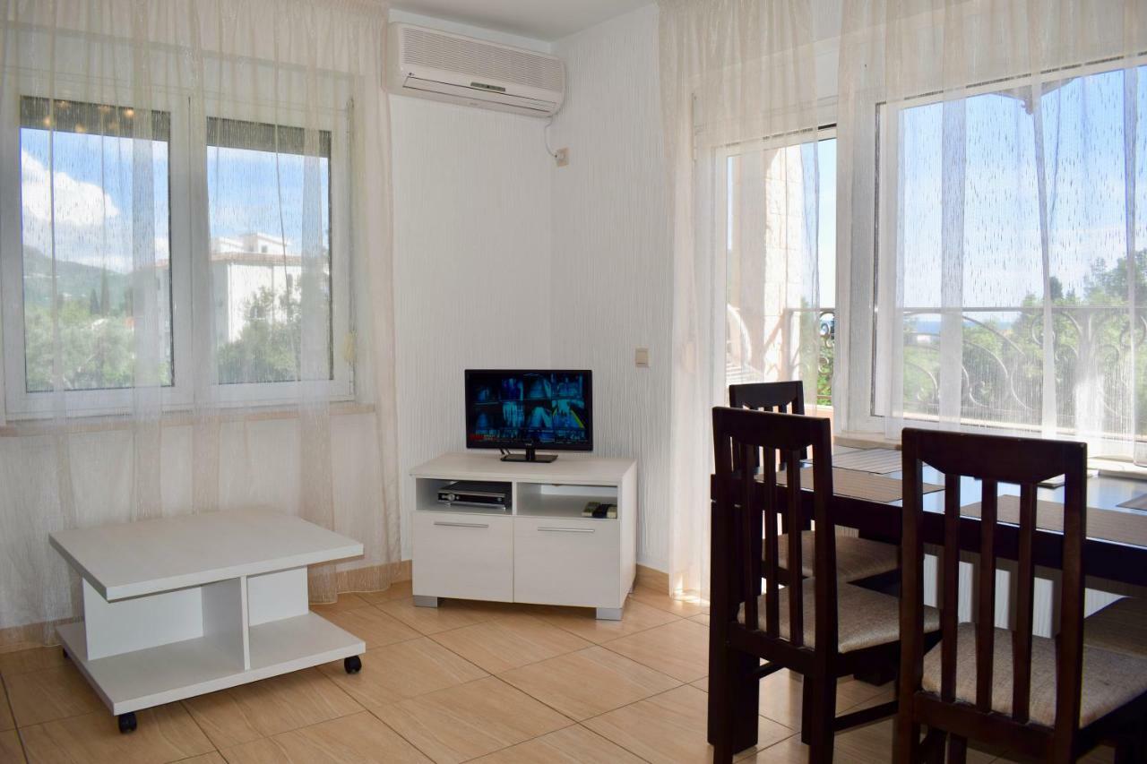 Villa Dolphin Apartments Petrovac Екстериор снимка