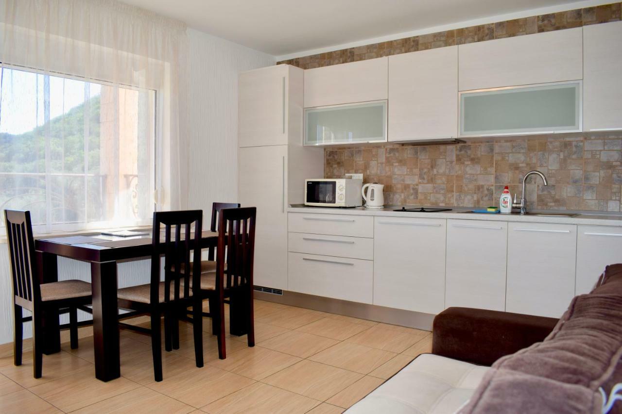 Villa Dolphin Apartments Petrovac Екстериор снимка