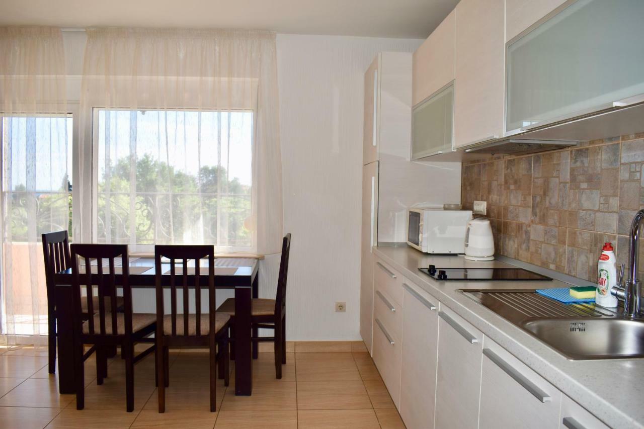 Villa Dolphin Apartments Petrovac Екстериор снимка